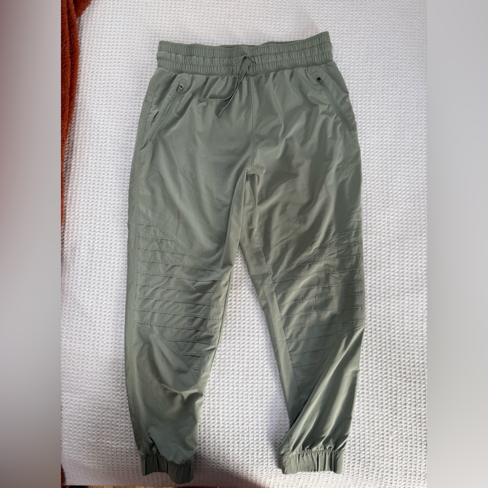 Athletic pants